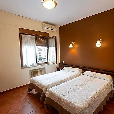 Hotel Eladia 2*